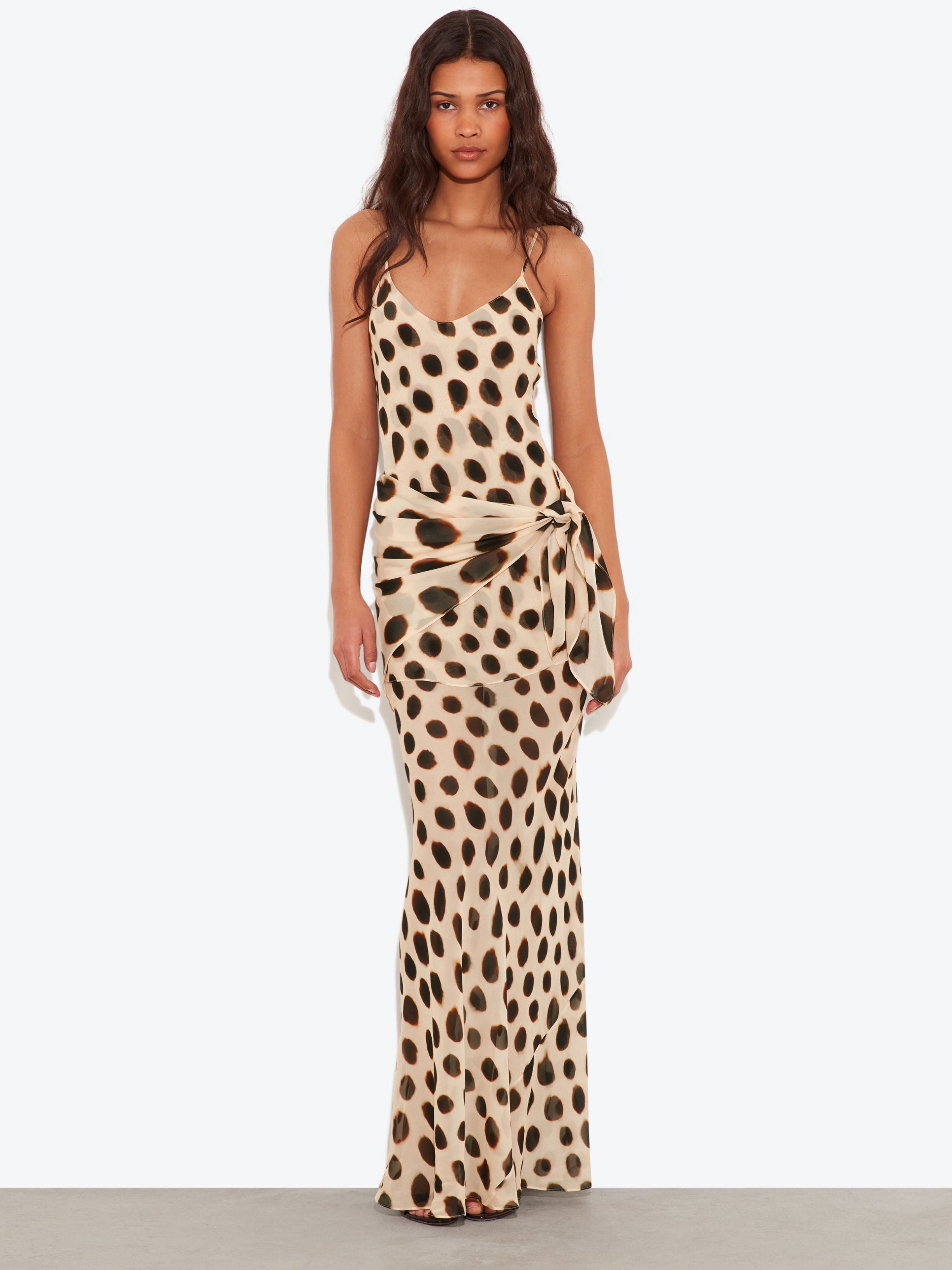 Clara · Vestido maxi con estampado de lunares de animales