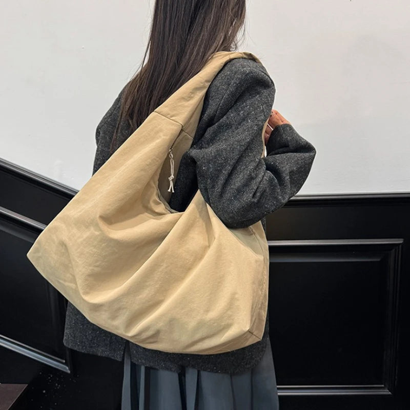 Carla | Bolso hobo de hombro suave