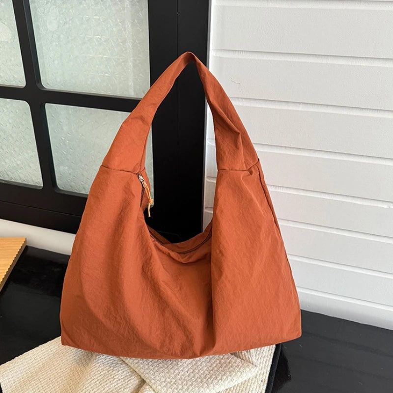 Carla | Bolso hobo de hombro suave