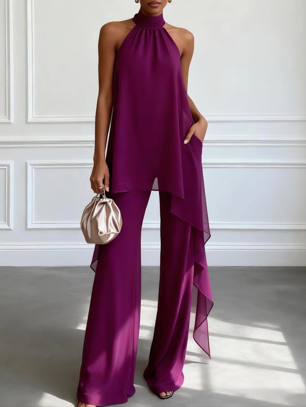 Paola · Conjunto de dos piezas compuesto por un elegante top morado sin mangas con cuello halter y unos pantalones